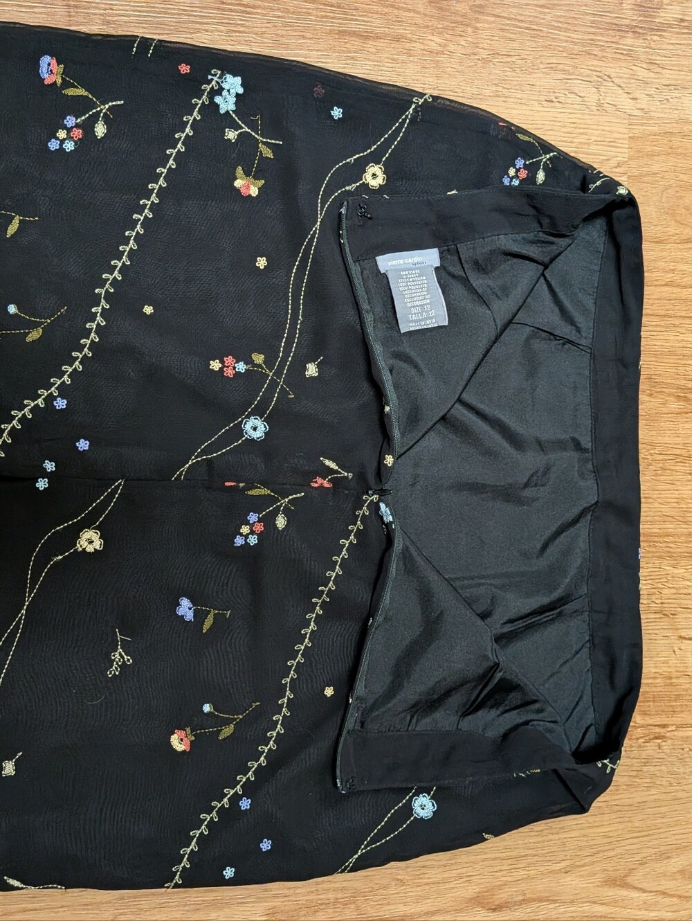 Pierre Cardin Options Embroidered Floral Midi Skirt Size 12 Black Boho - Picture 5 of 9